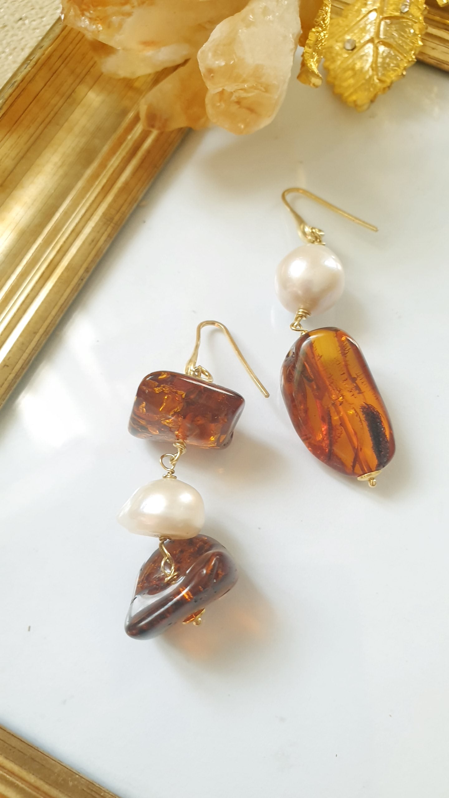 Orecchini in argento con ambra e perle