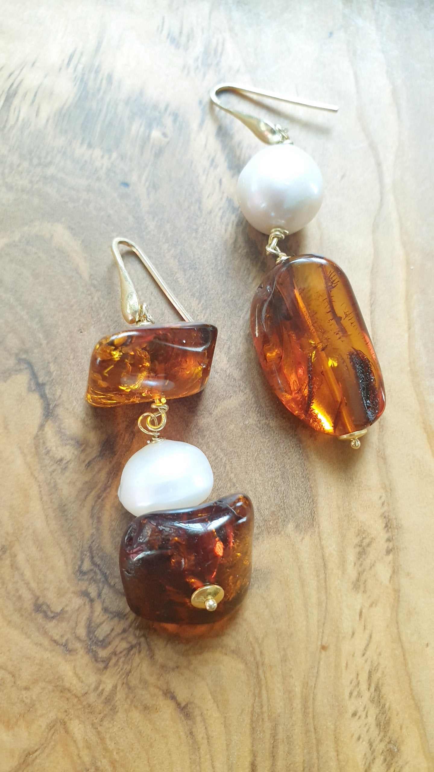 Orecchini in argento con ambra e perle