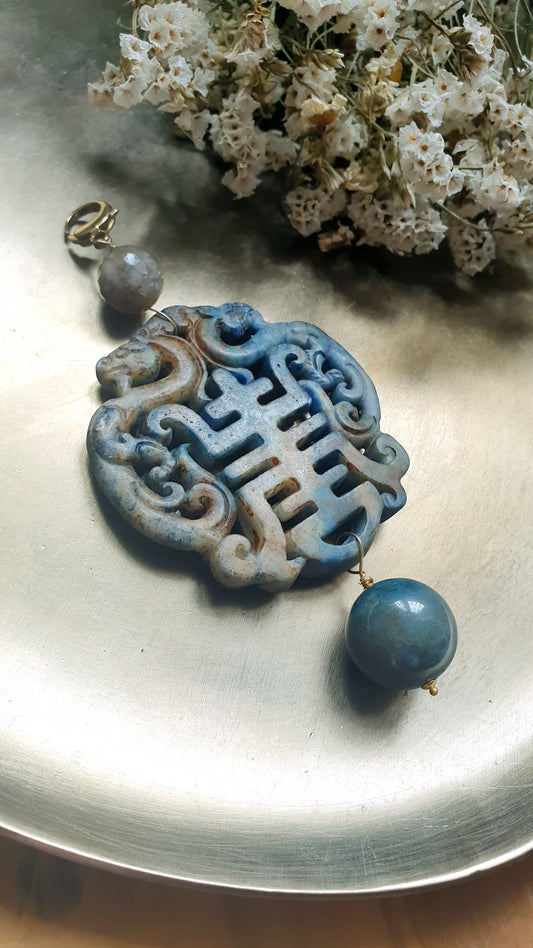 Ciondolo mala con giada intagliata e labradorite