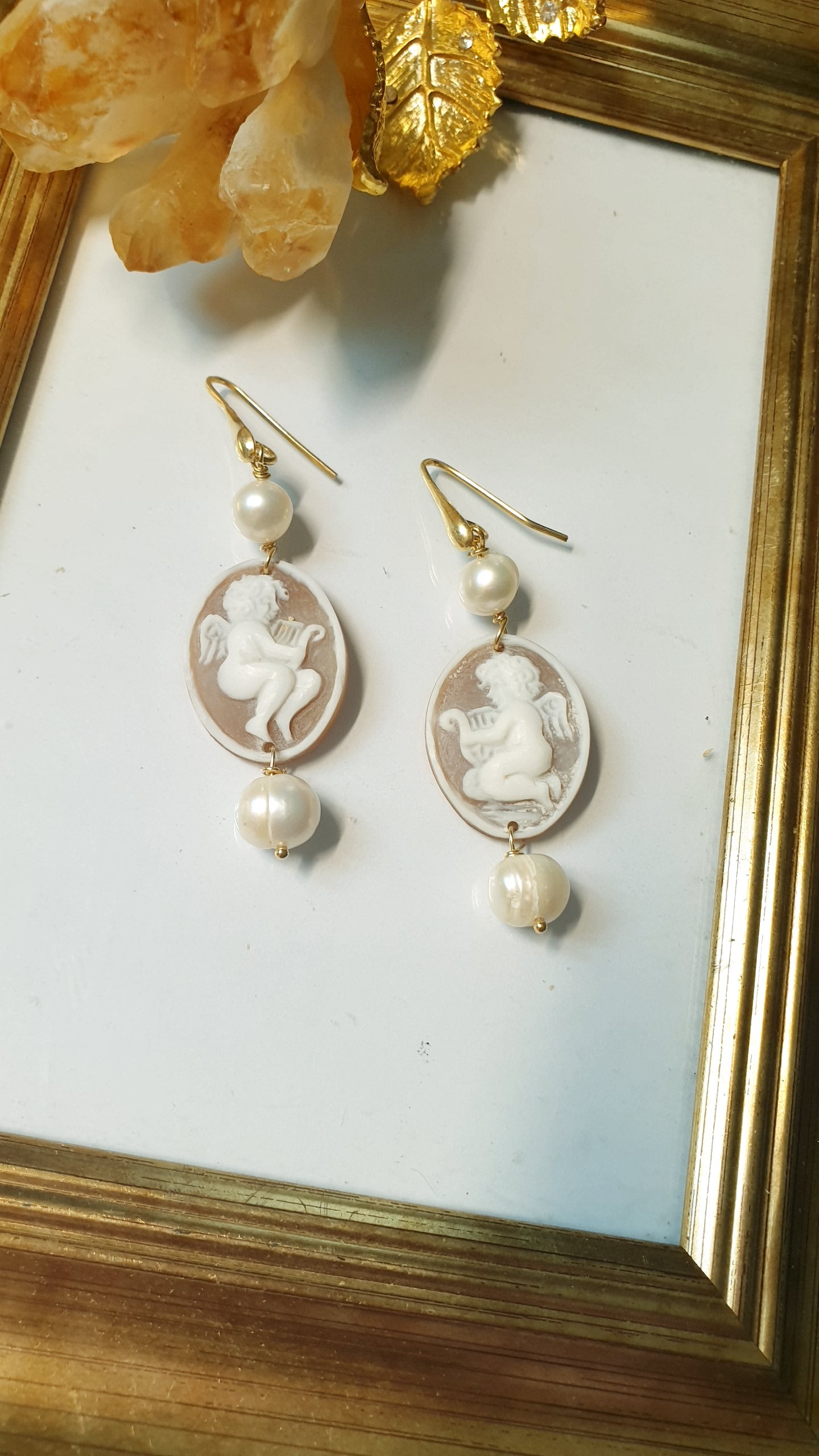 Orecchini in argento con cammei "angeli" e perle di fiume