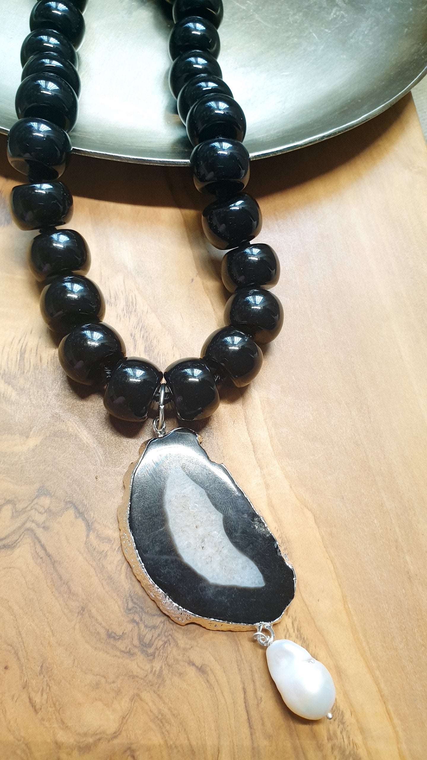 Girocollo in resina con agata  e perla barocca