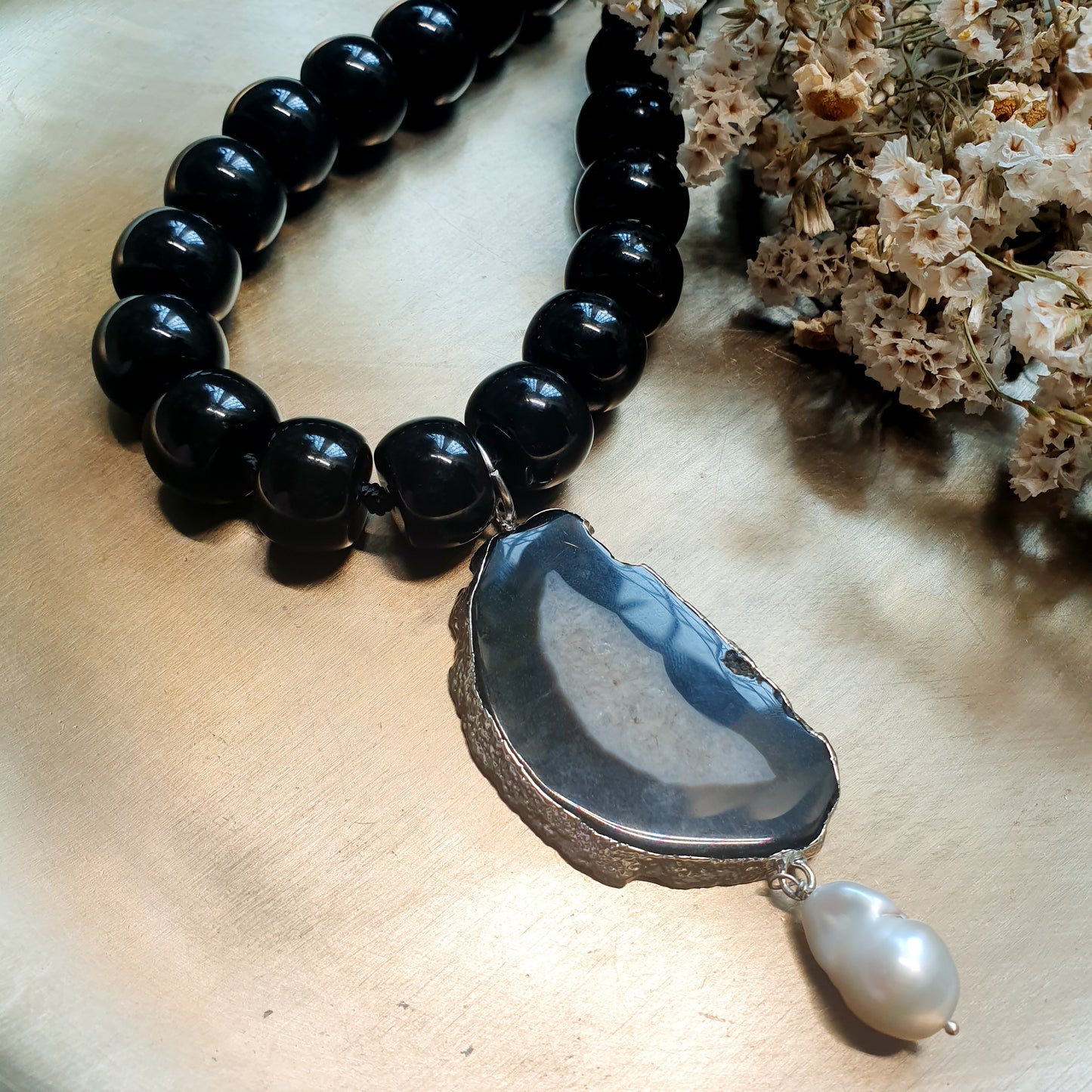 Girocollo in resina con agata  e perla barocca