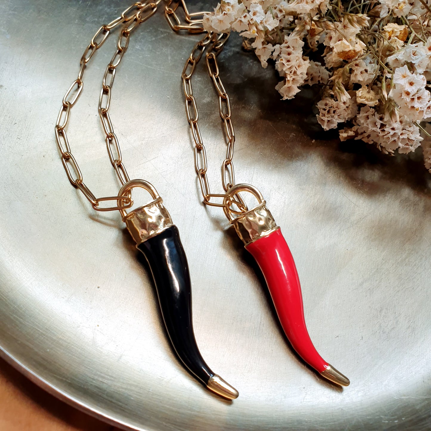 Collana in acciaio con corno in ceramica