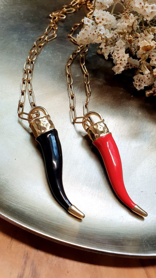 Collana in acciaio con corno in ceramica