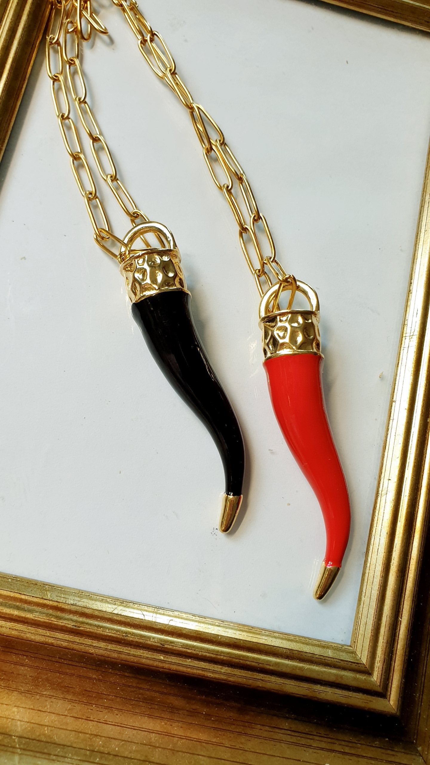 Collana in acciaio con corno in ceramica