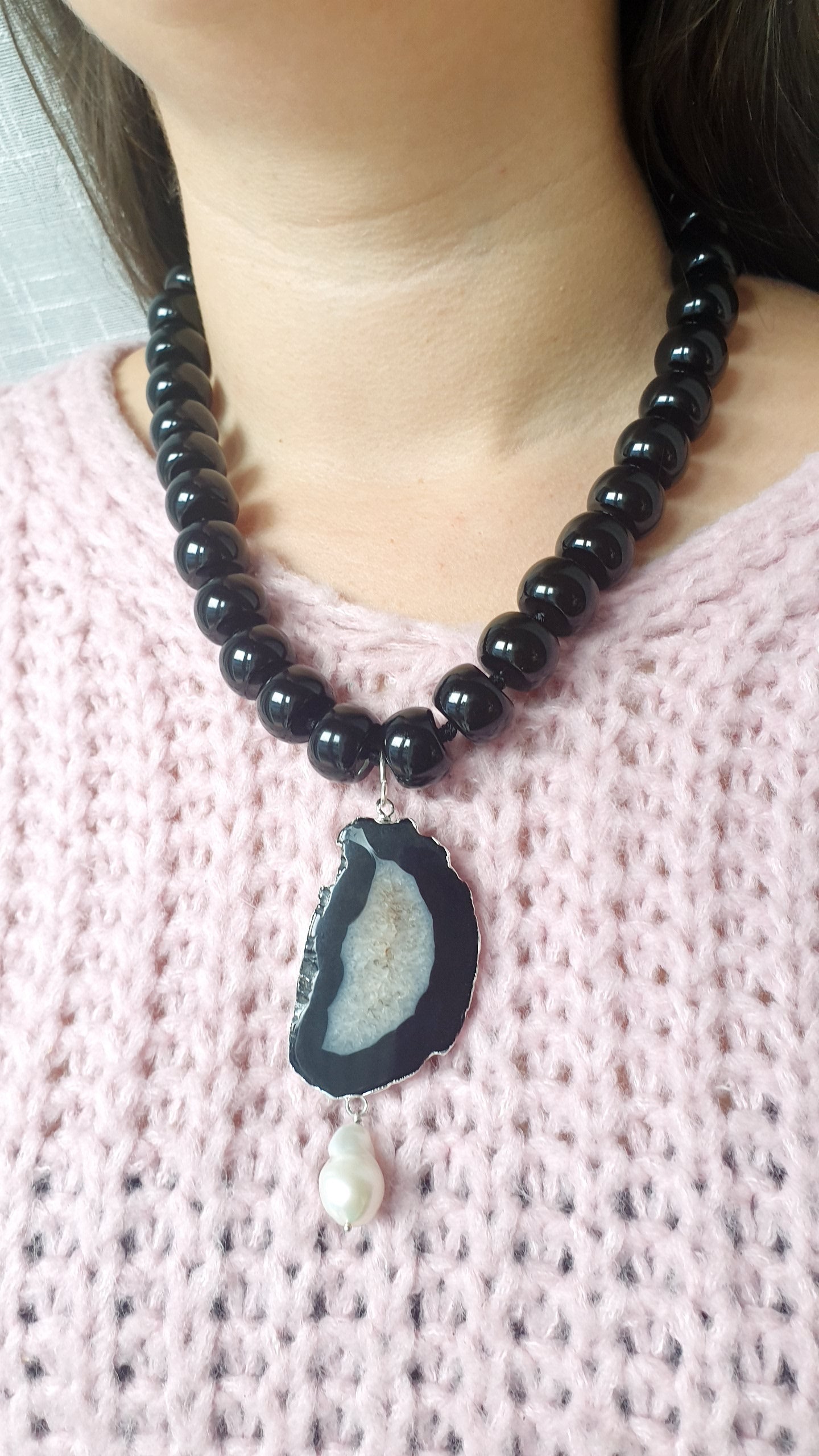 Girocollo in resina con agata  e perla barocca