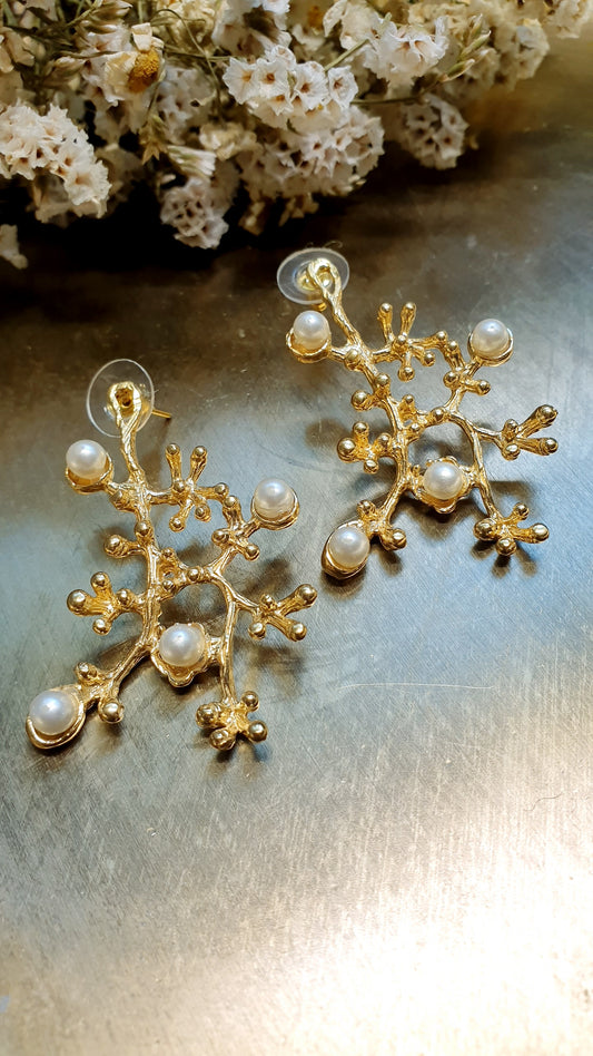 Orecchini in ottone con perle