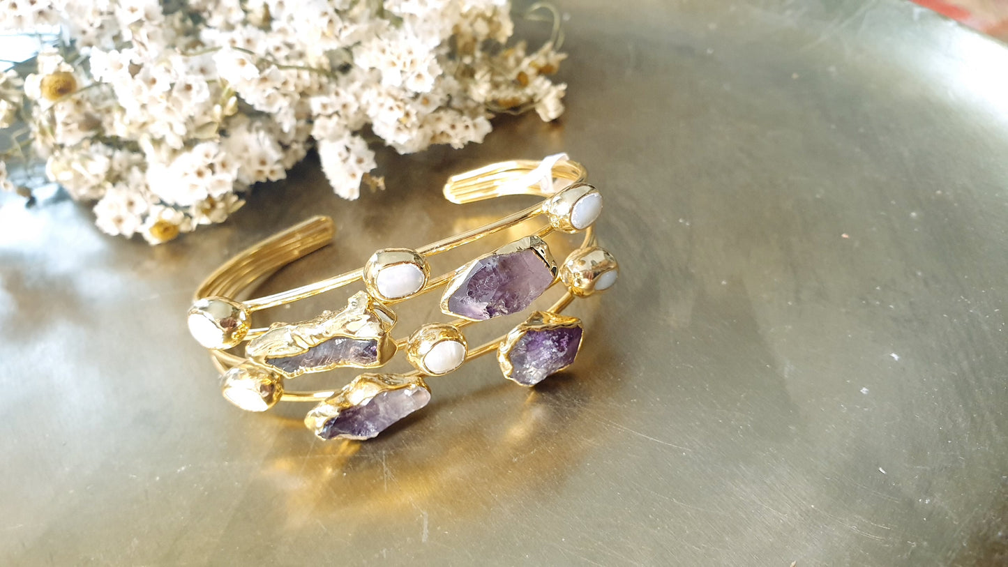 Bracciale in ottone con perle e pietre