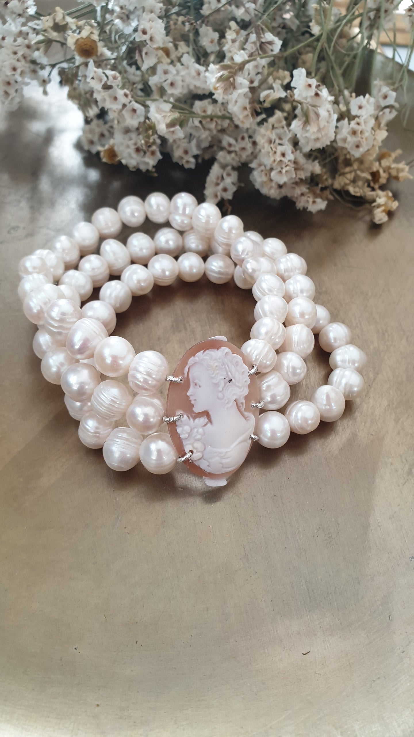 Bracciale cammeo e perle di fiume
