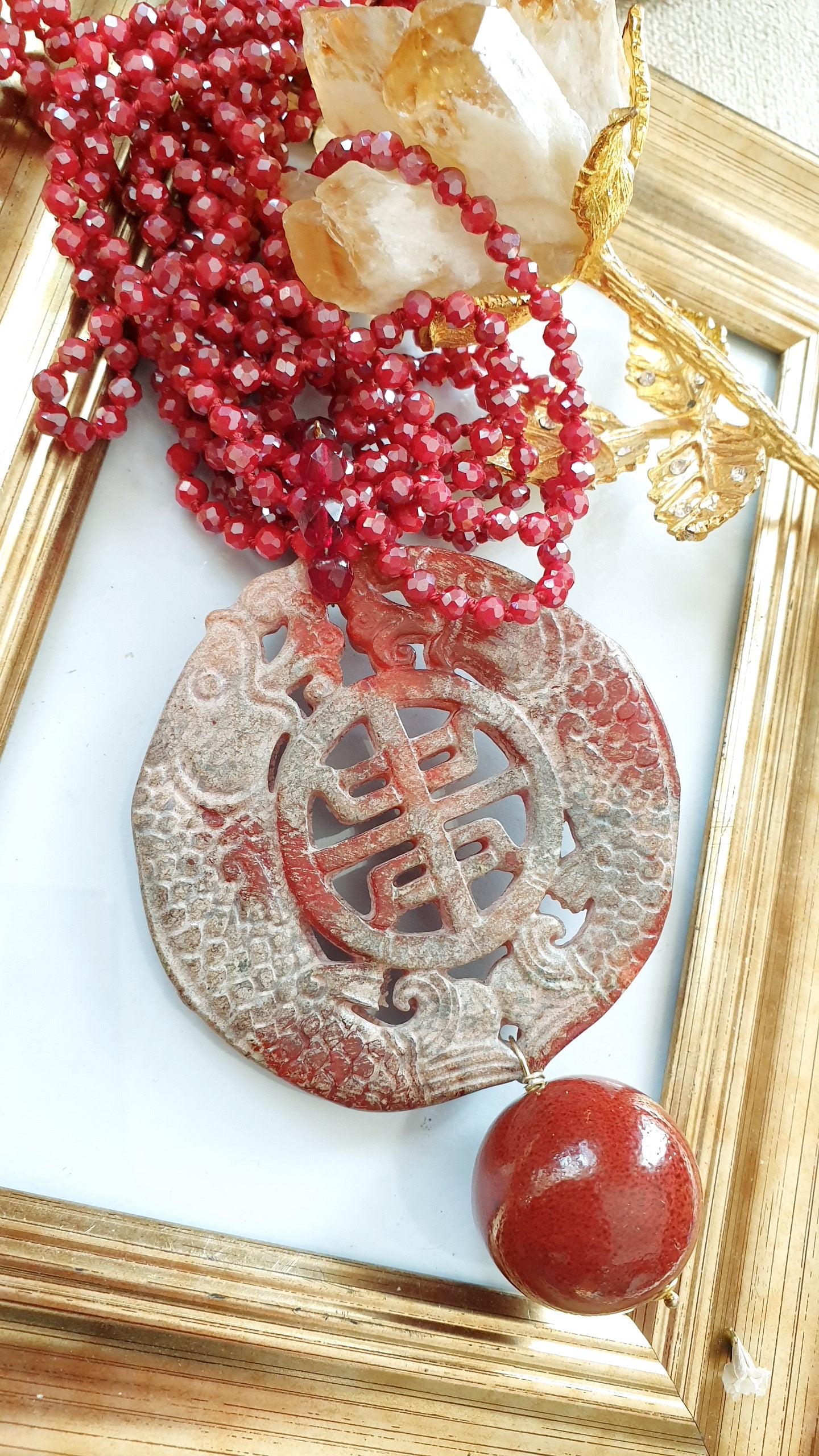 Girocollo di cristallini con giada e ceramica