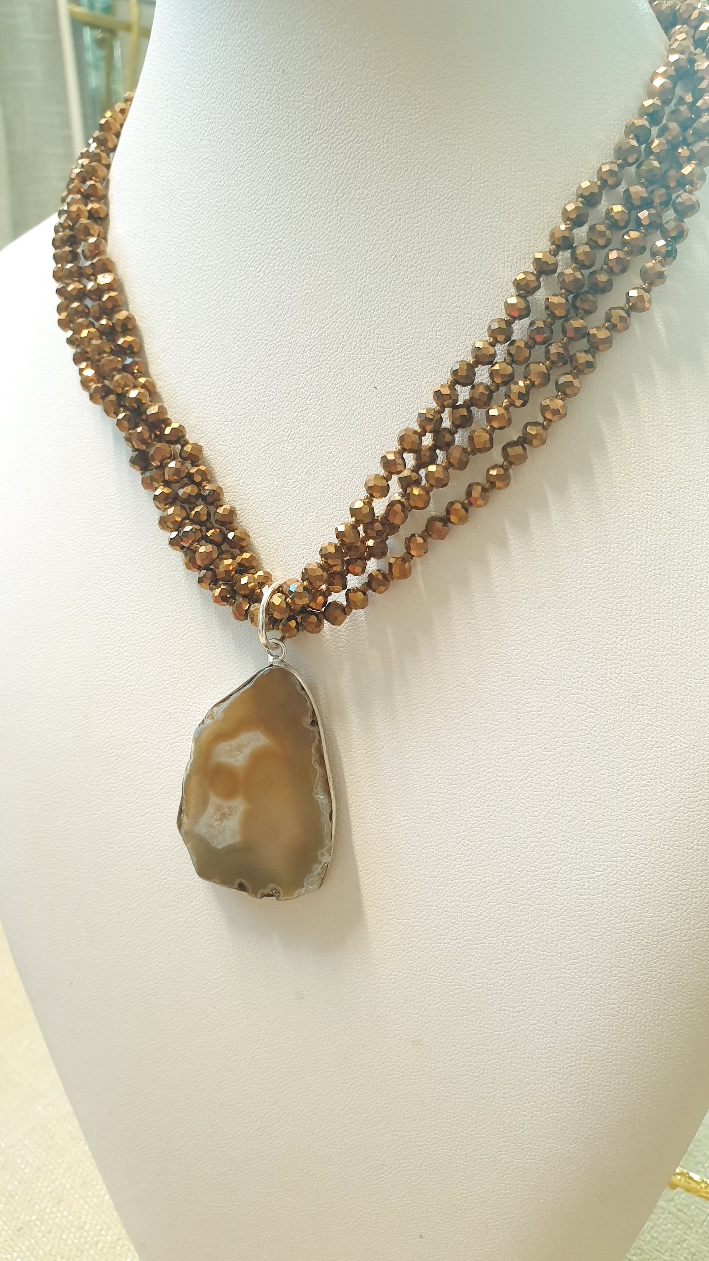 Collana di cristallini con fetta di agata