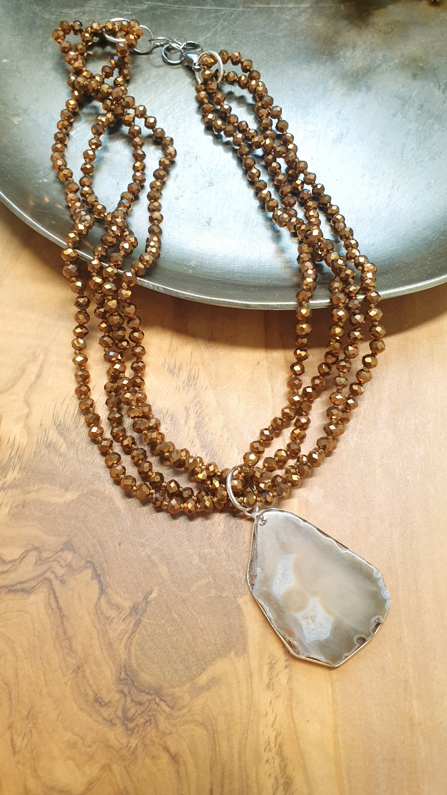 Collana di cristallini con fetta di agata