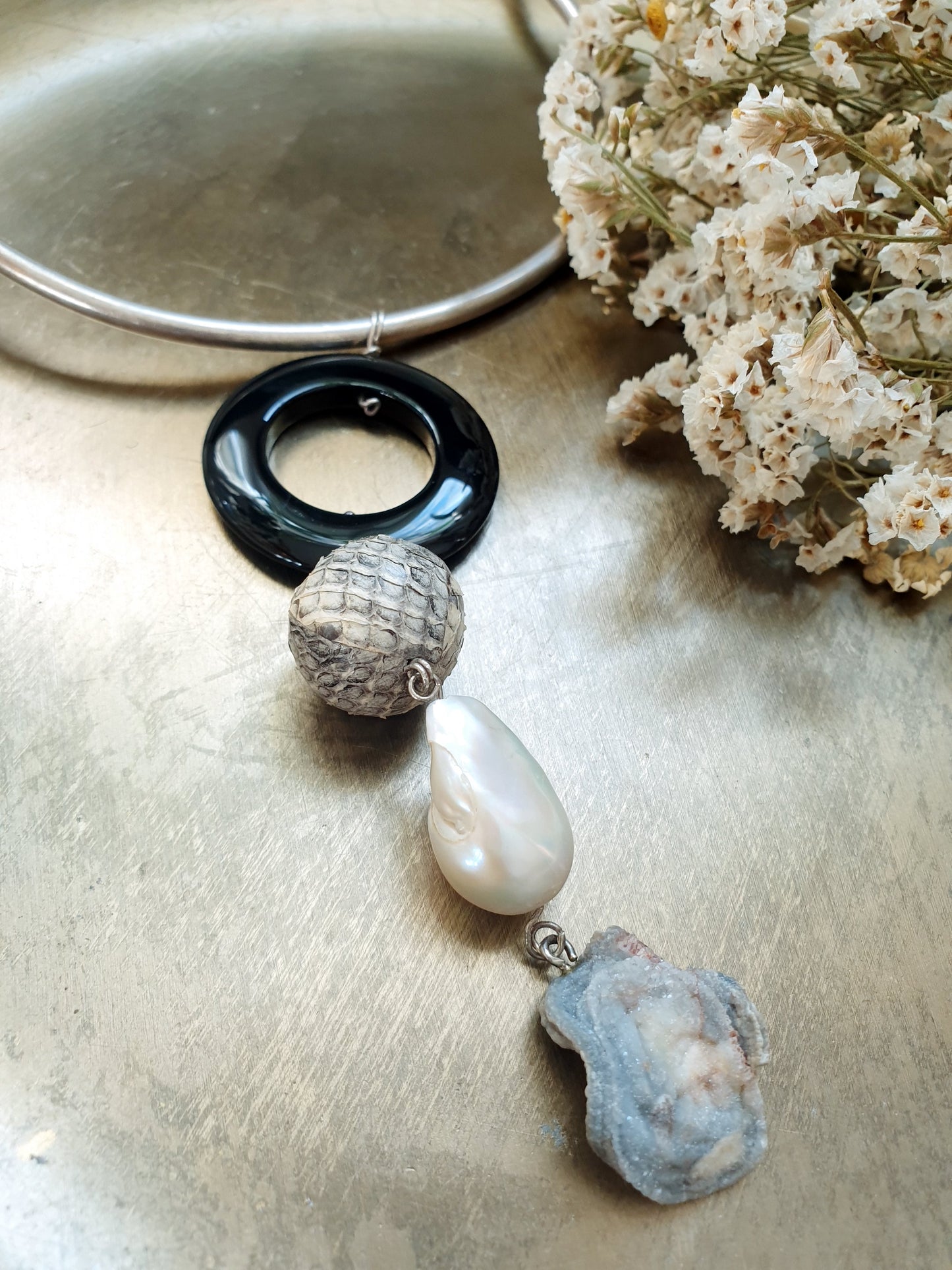 Girocollo laccato argento con onice, Drusa concinasm perla barocca, serpente