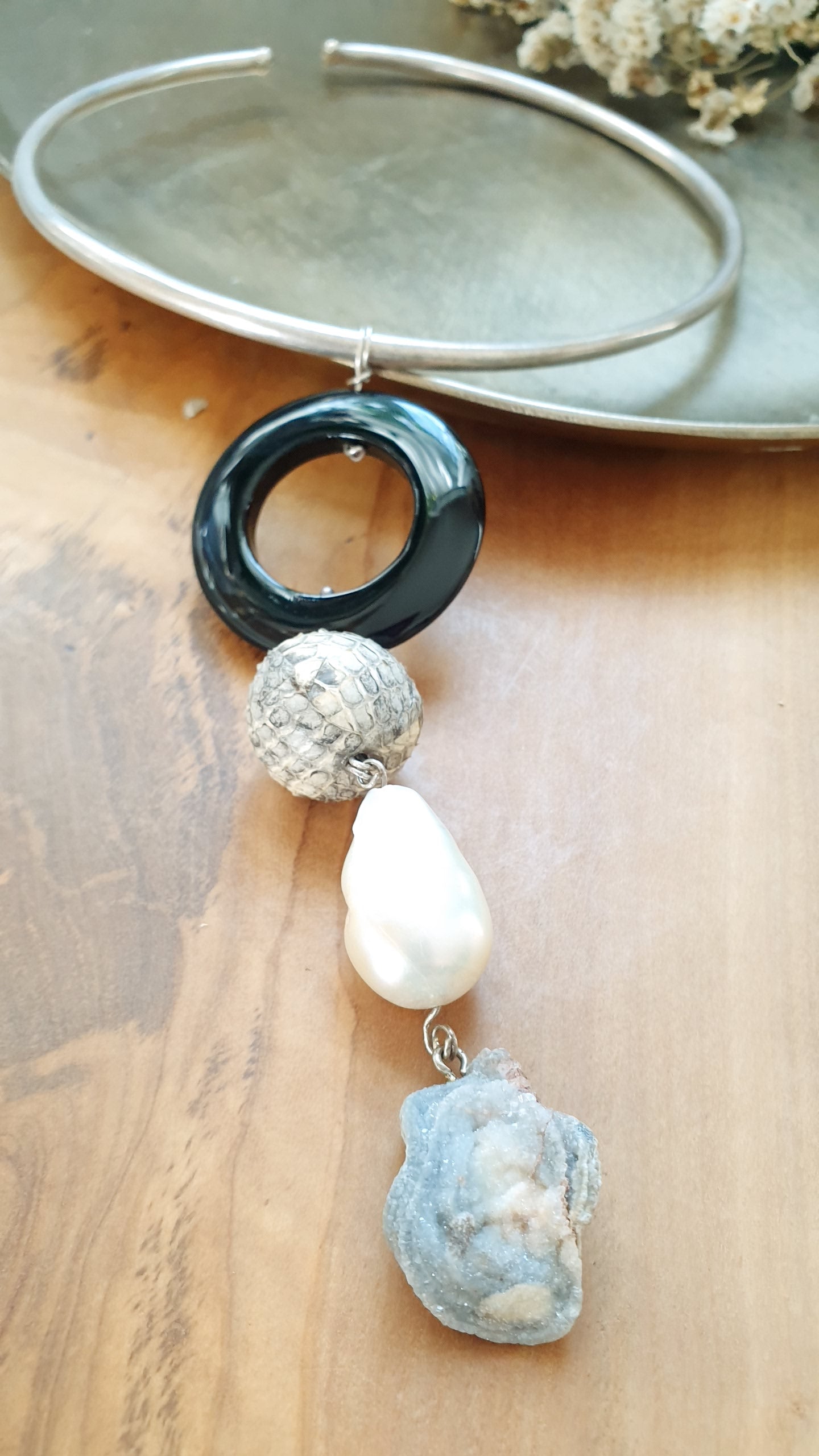 Girocollo laccato argento con onice, Drusa concinasm perla barocca, serpente