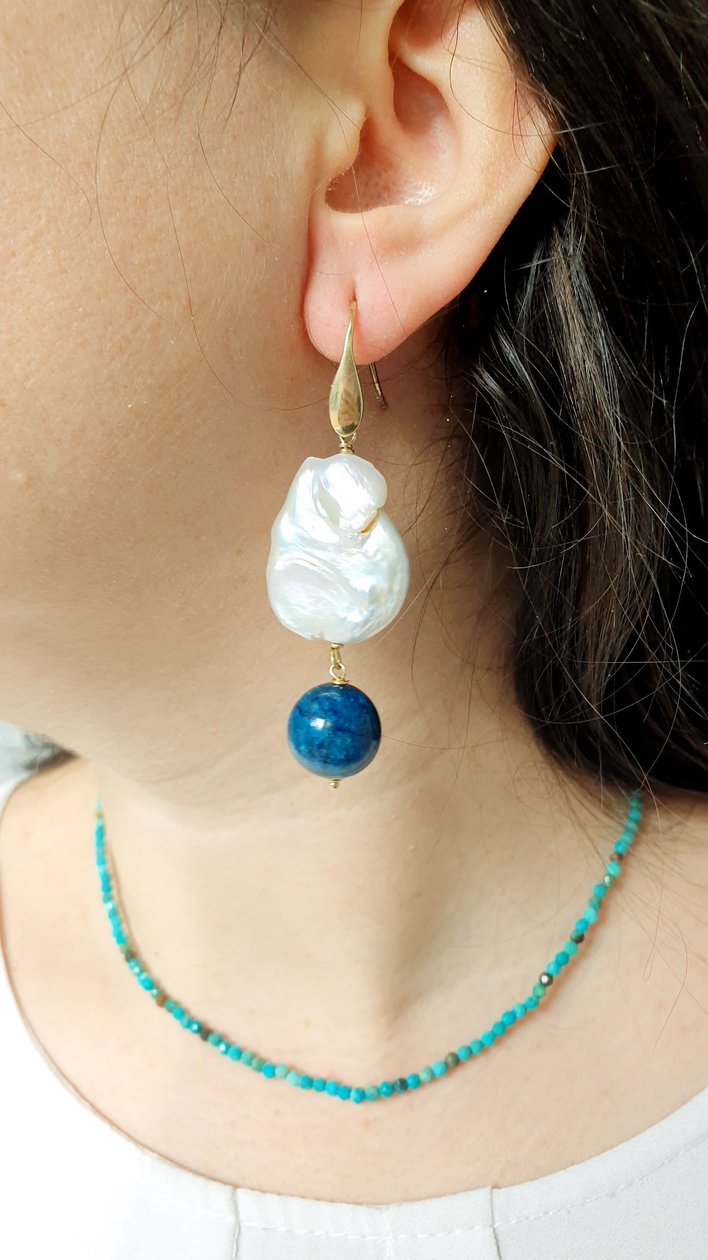 Orecchini in ottone con drusa, perle, apatite