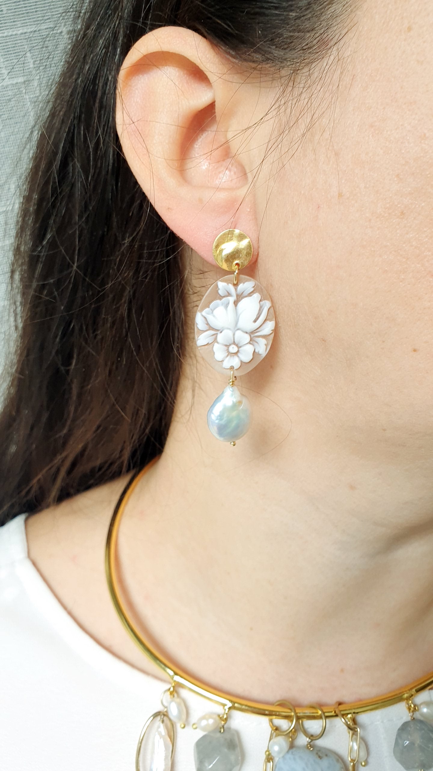 Orecchini in argento con cammei floreali