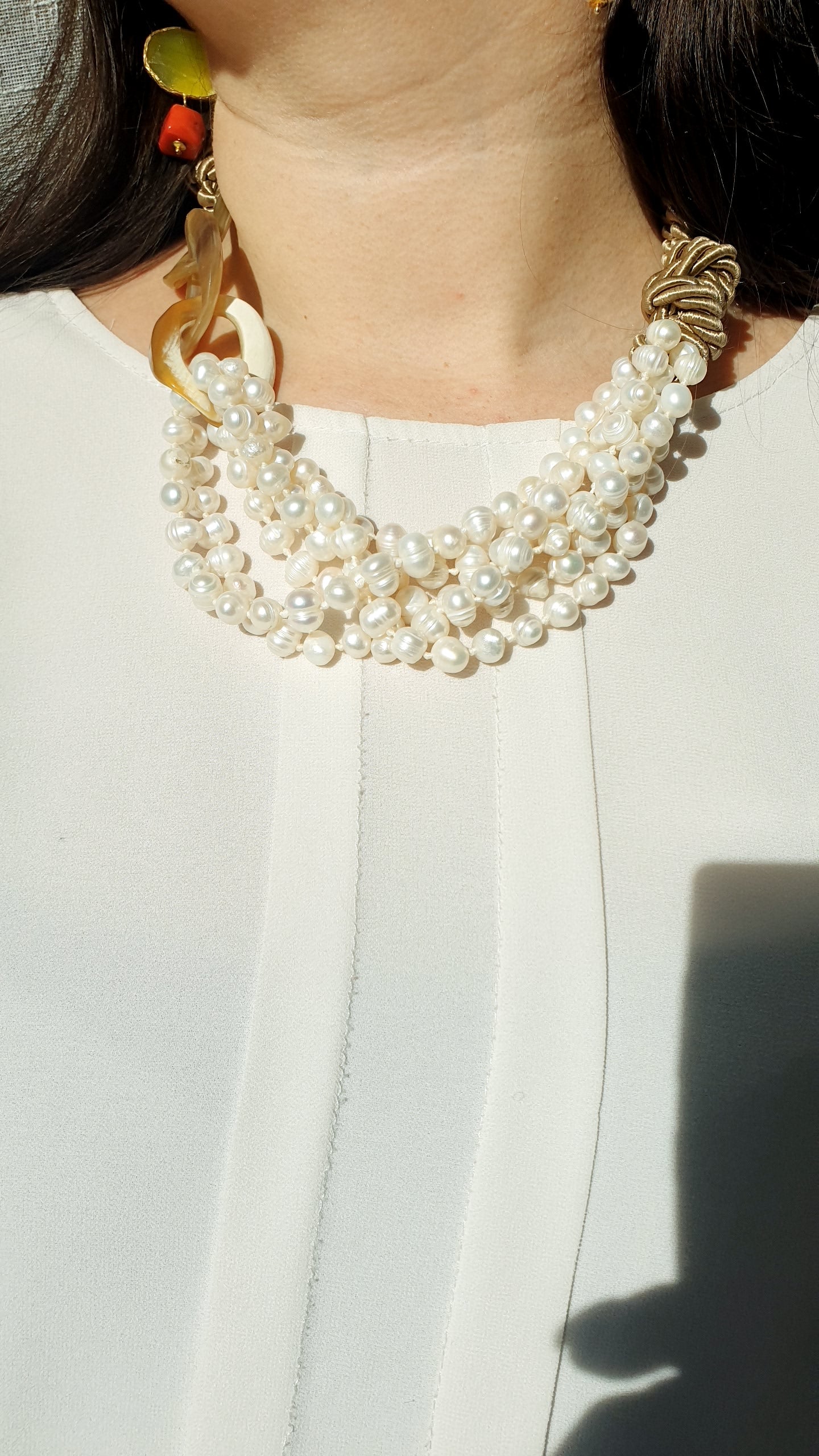 Collana corno, perle, seta.