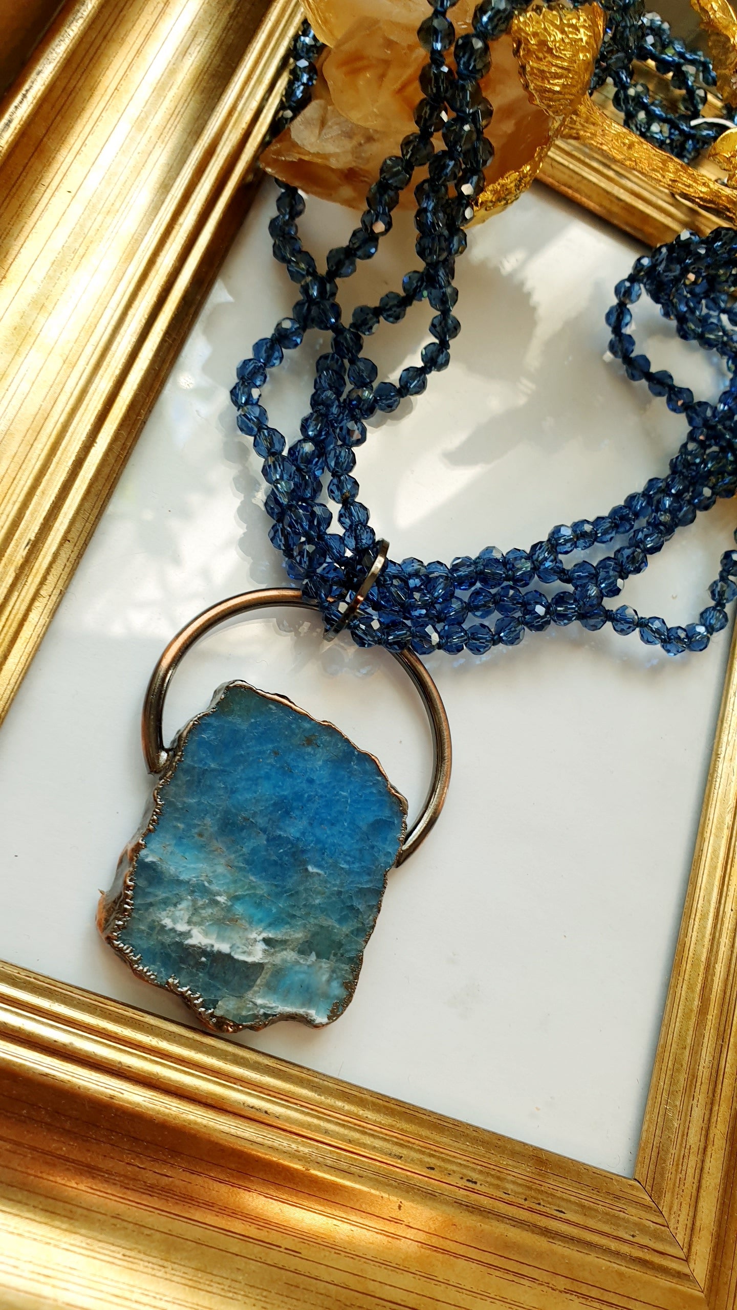 Girodollo di cristallini con apatite