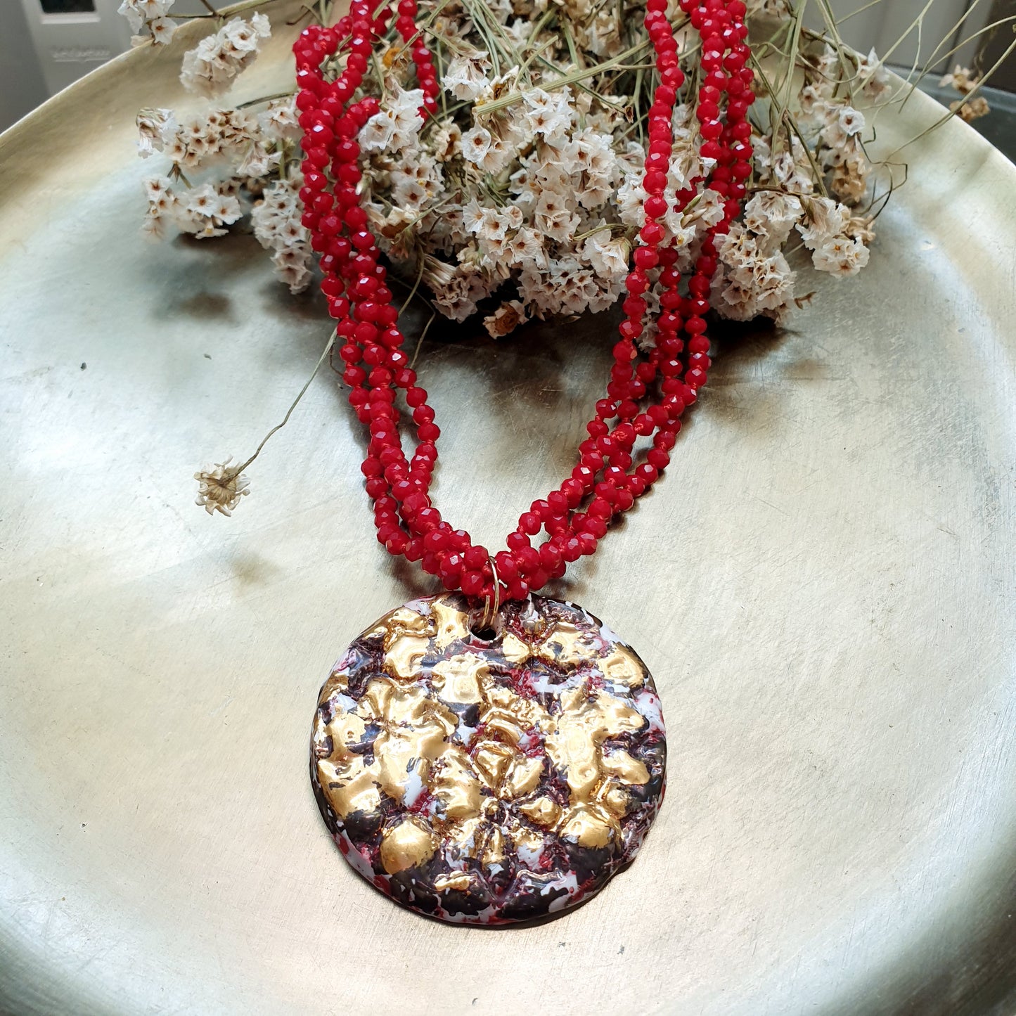 Collana di cristallini con ceramica raku.