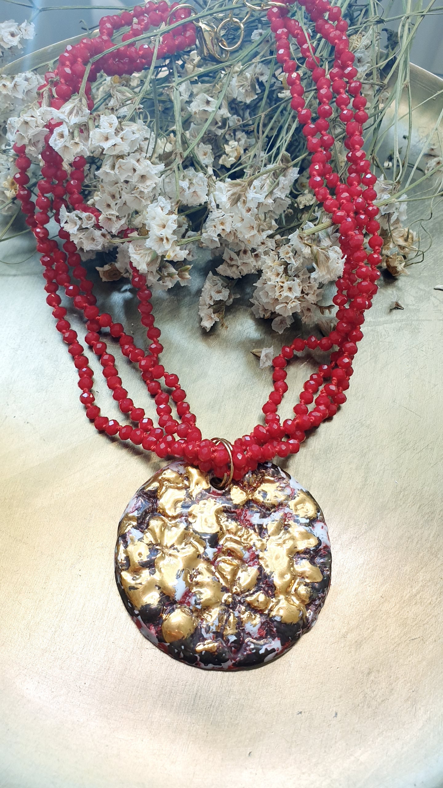 Collana di cristallini con ceramica raku.
