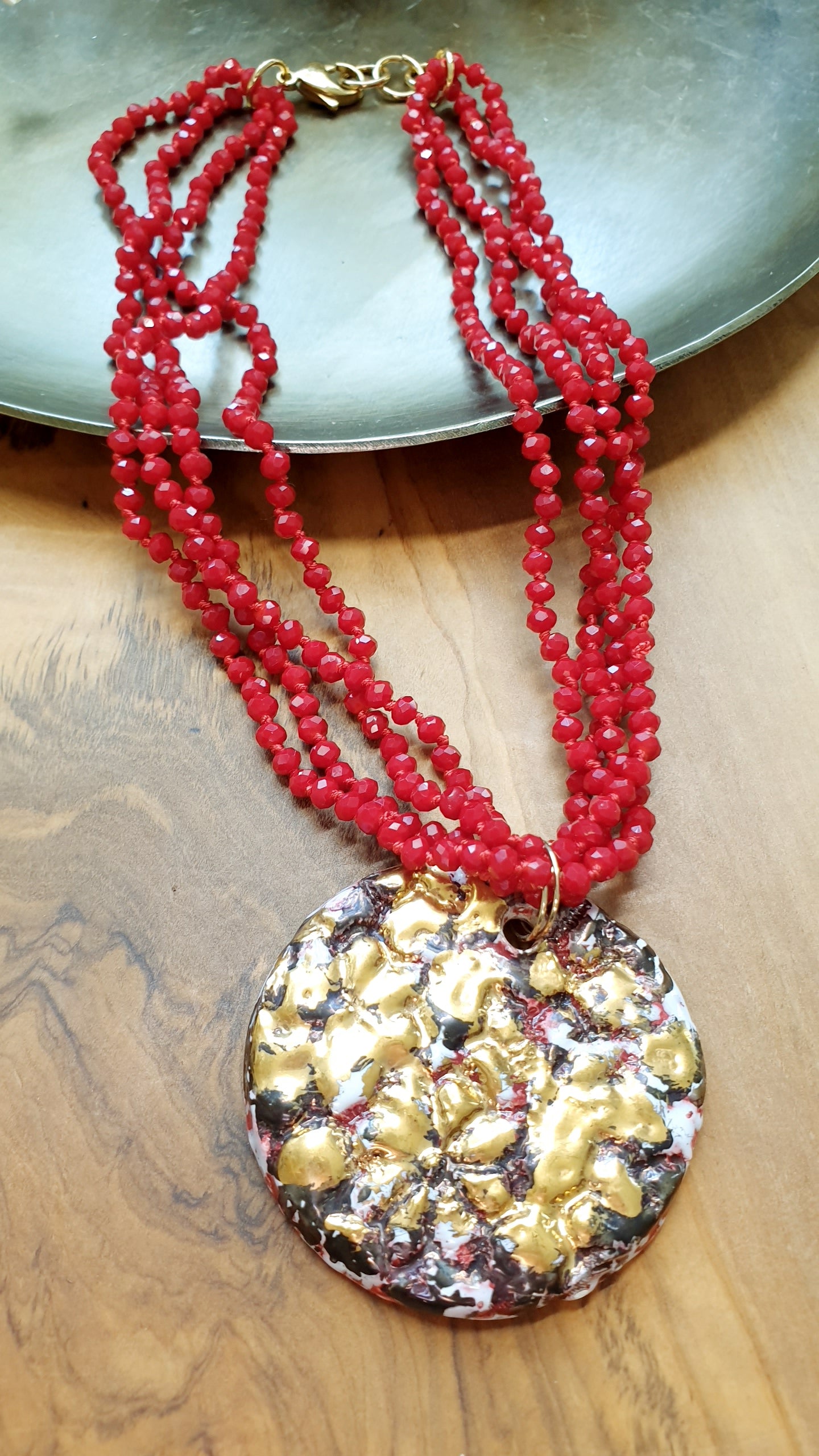 Collana di cristallini con ceramica raku.