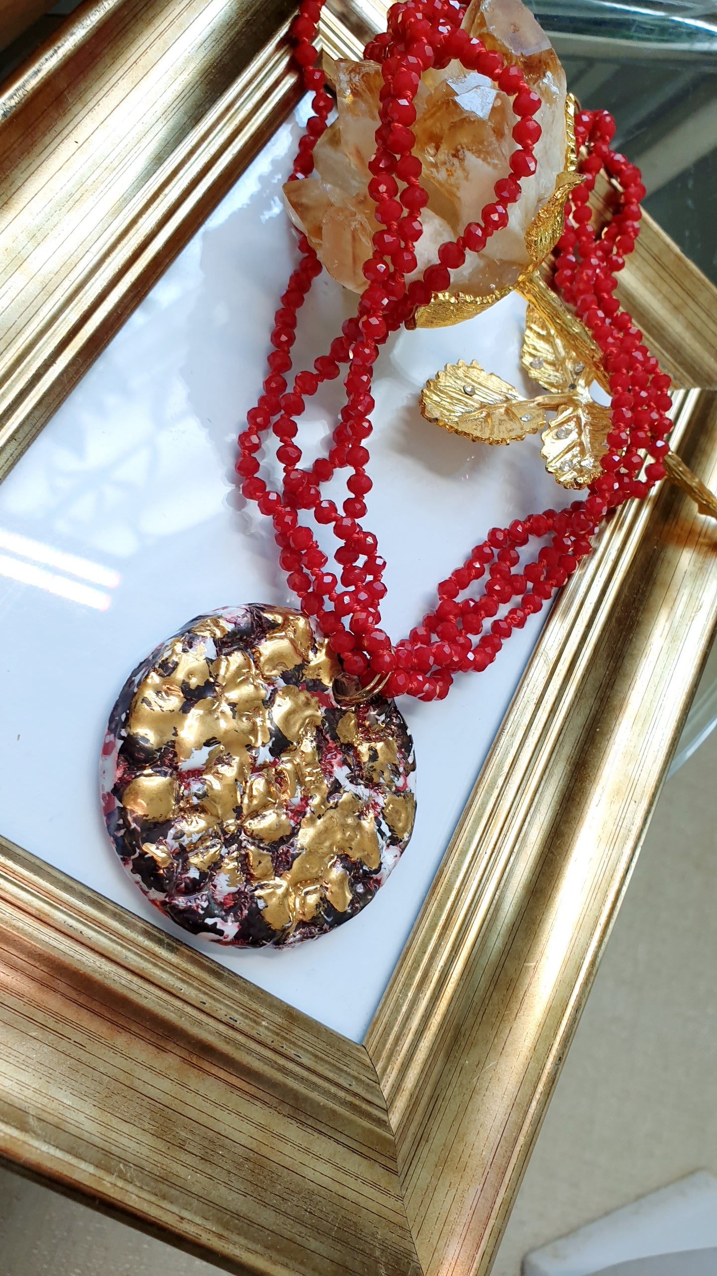 Collana di cristallini con ceramica raku.