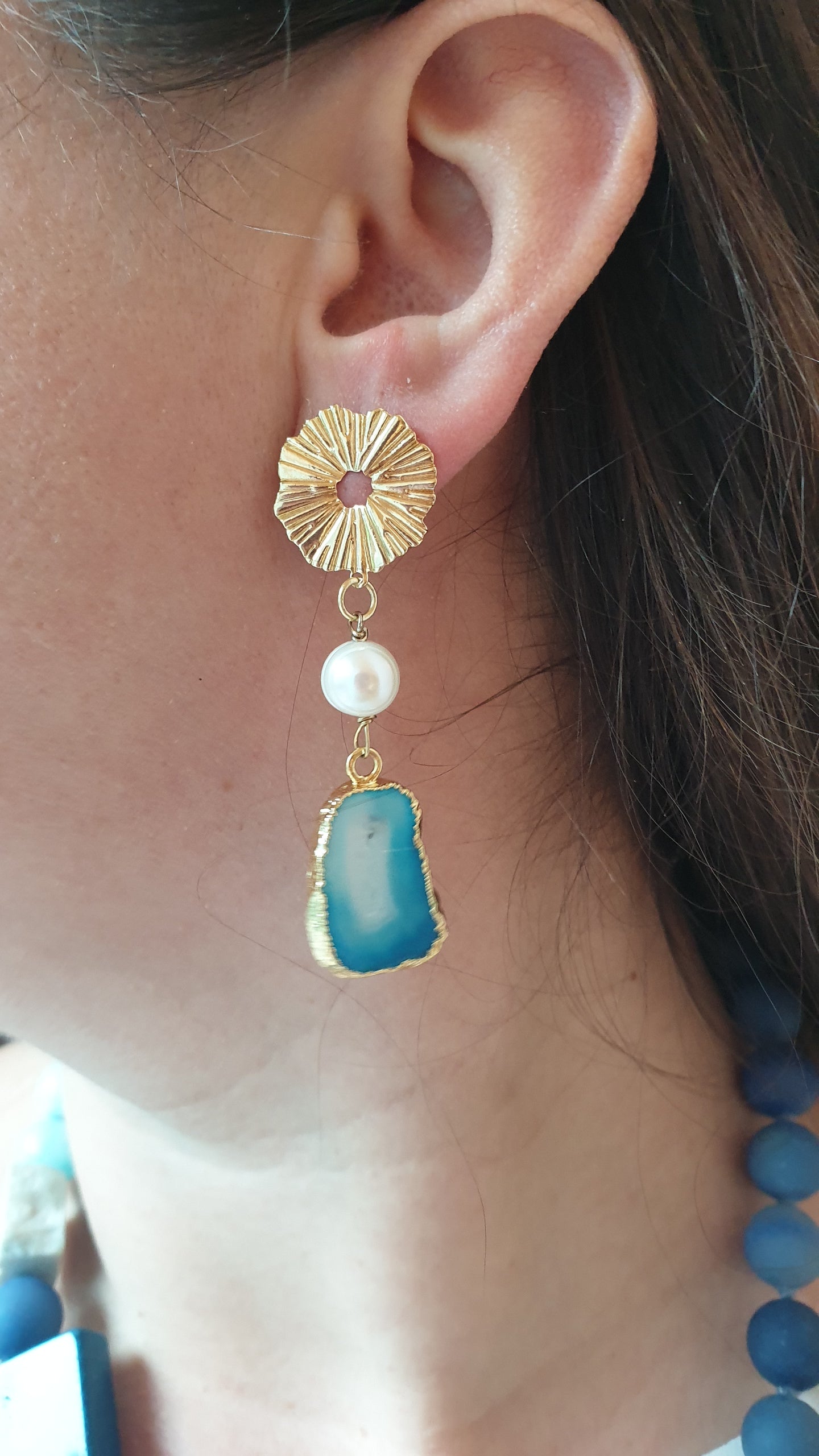 Orecchini in argento con drusa, perla barocca, apatite