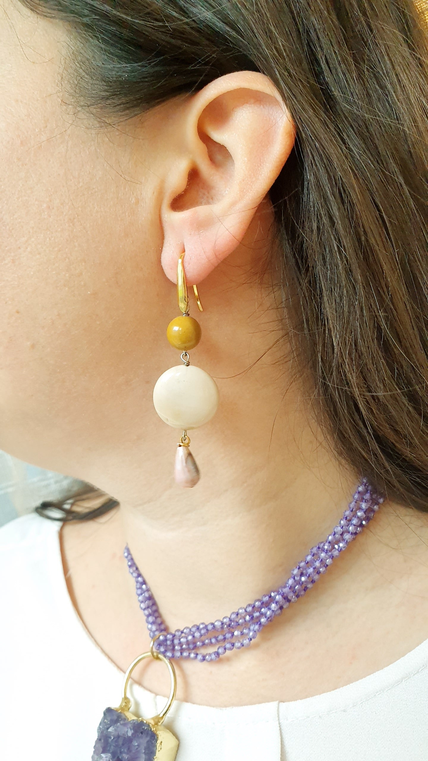 Orecchini in ottone con ceramica di Caltagirone e mokaite.