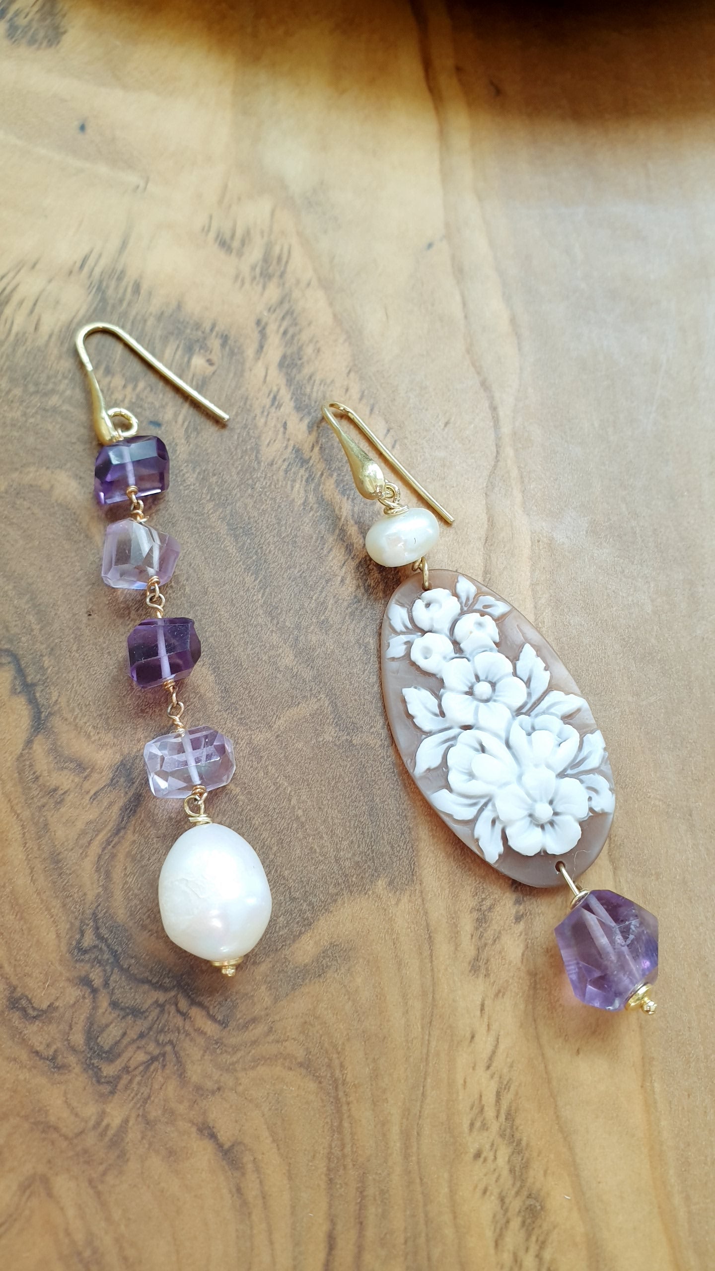 Orecchini in argento con cammeo, ametista, perle.
