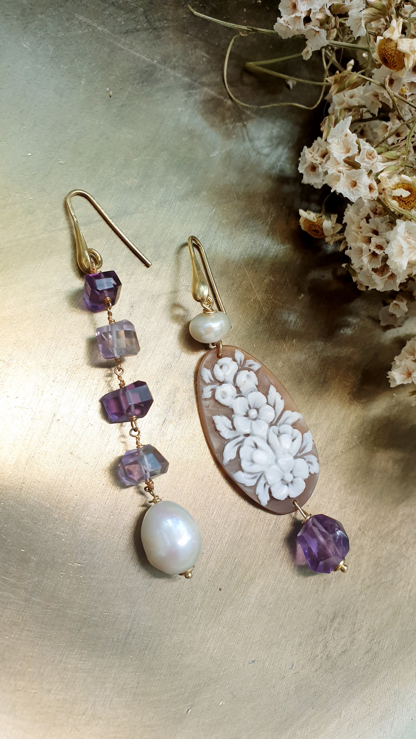 Orecchini in argento con cammeo, ametista, perle.