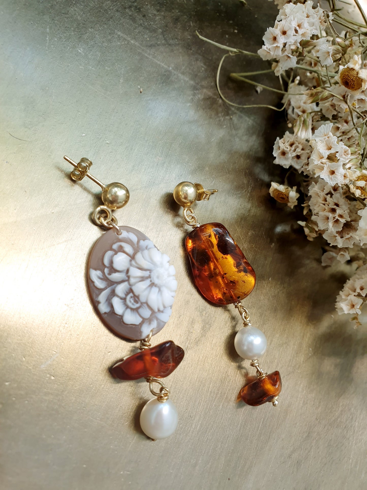 Orecchini in argento con cammeo , ambra, perle