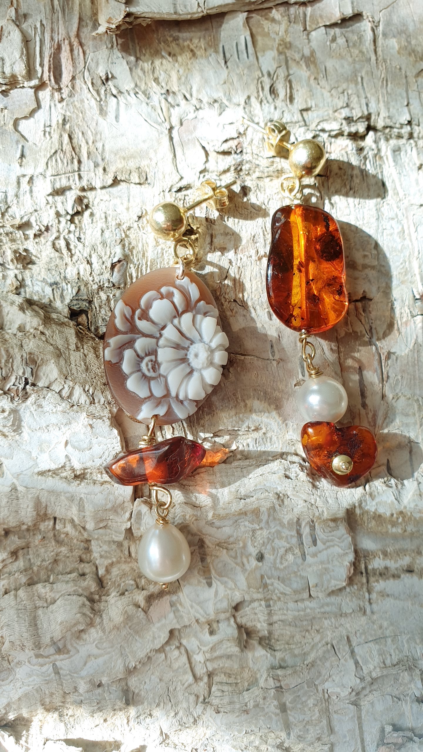 Orecchini in argento con cammeo , ambra, perle