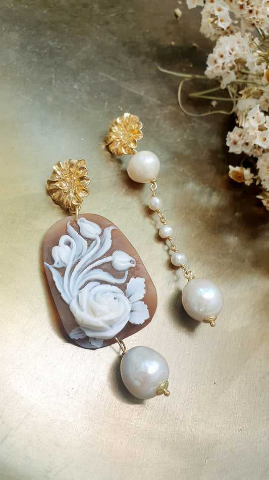Orecchini in argento con cammeo e perle barocche
