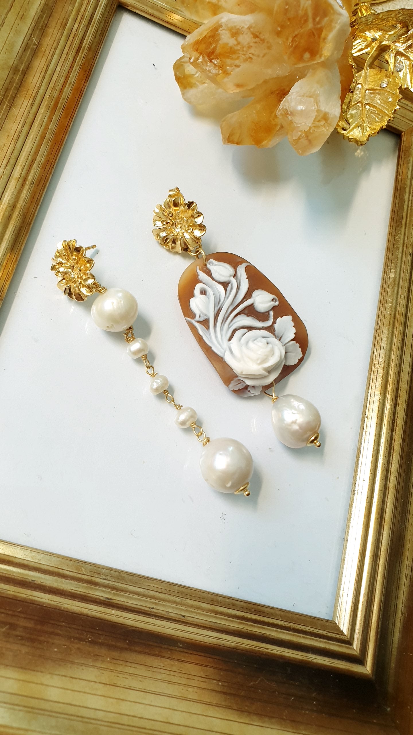 Orecchini in argento con cammeo e perle barocche
