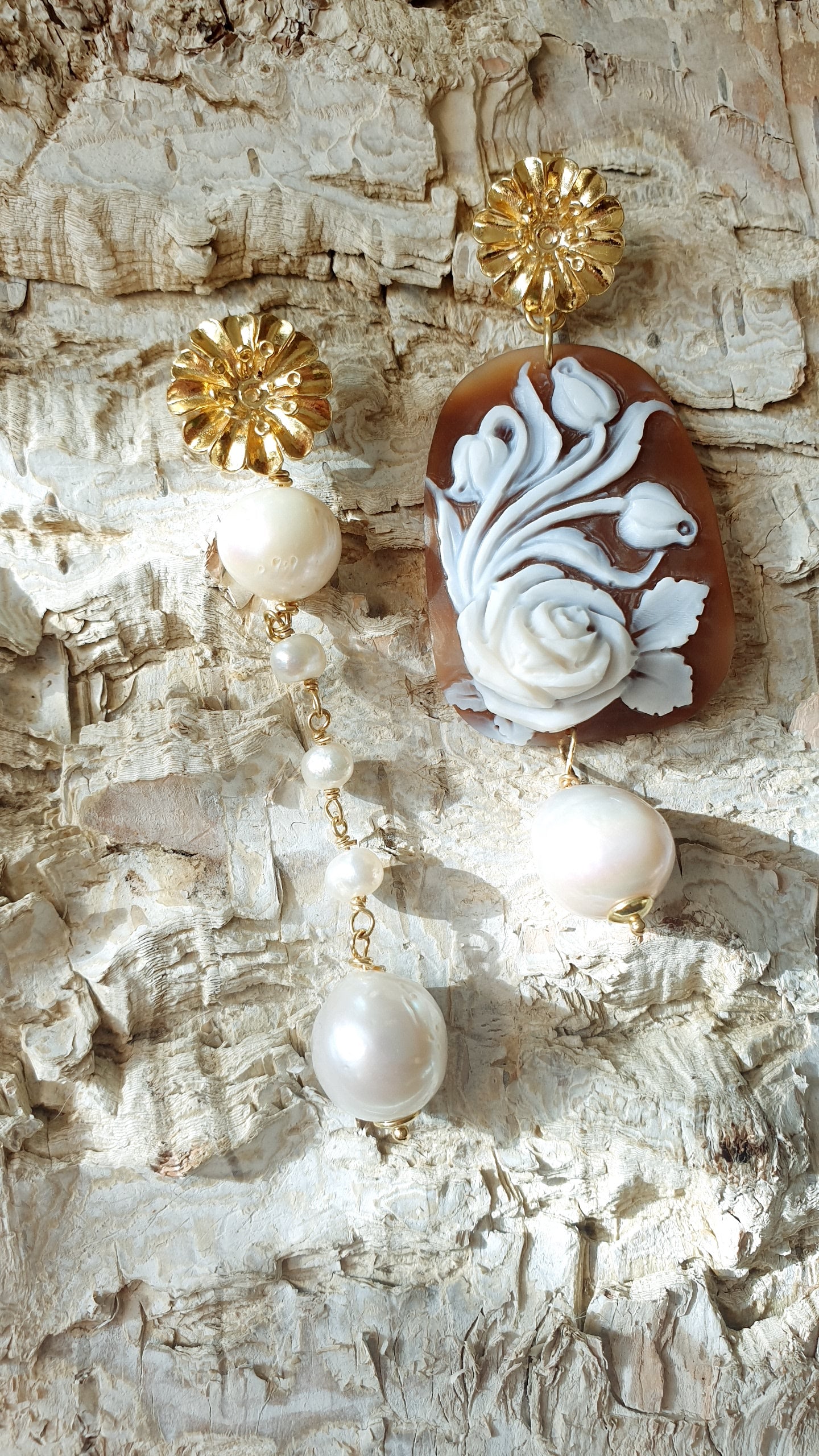 Orecchini in argento con cammeo e perle barocche
