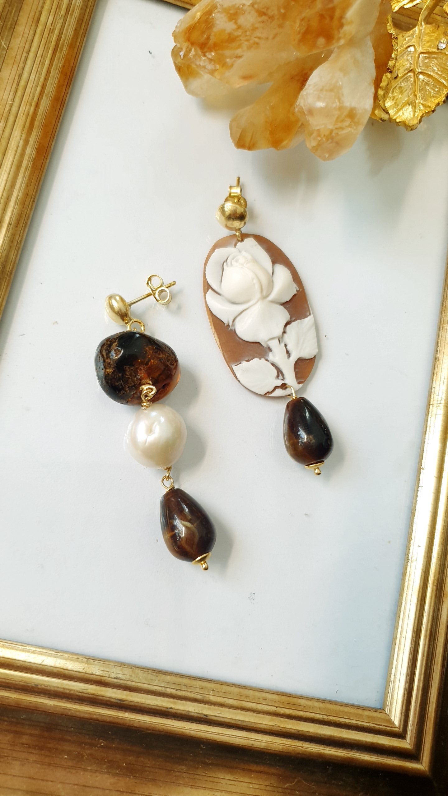 Orecchini in argento con cameo originale, ambra, perla, agate.