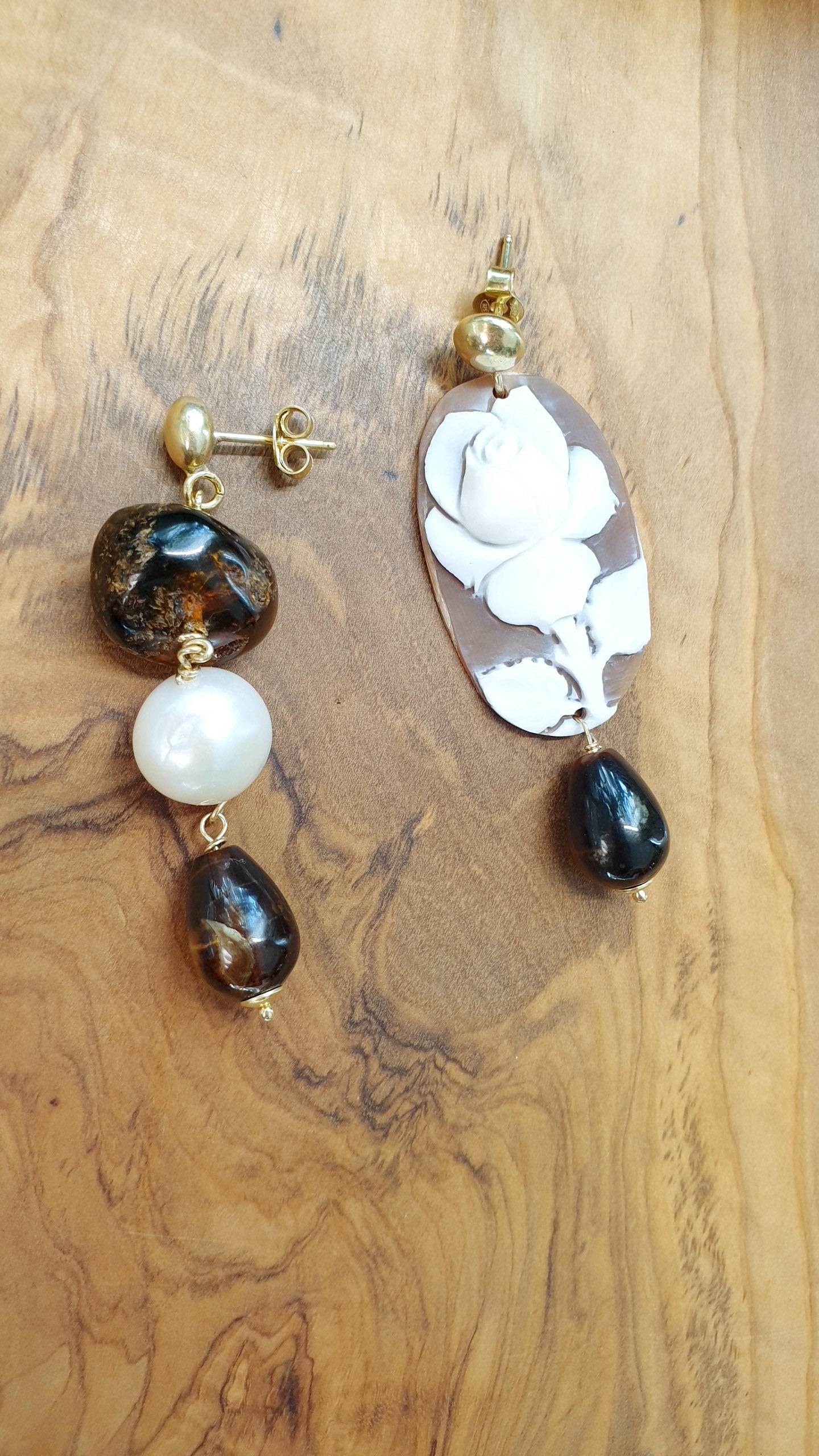 Orecchini in argento con cameo originale, ambra, perla, agate.