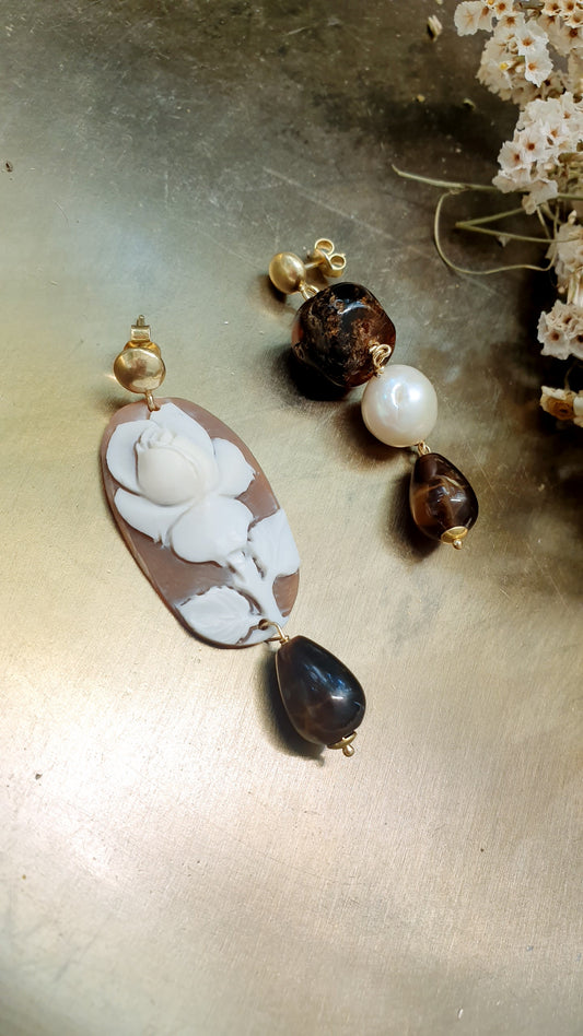 Orecchini in argento con cameo originale, ambra, perla, agate.
