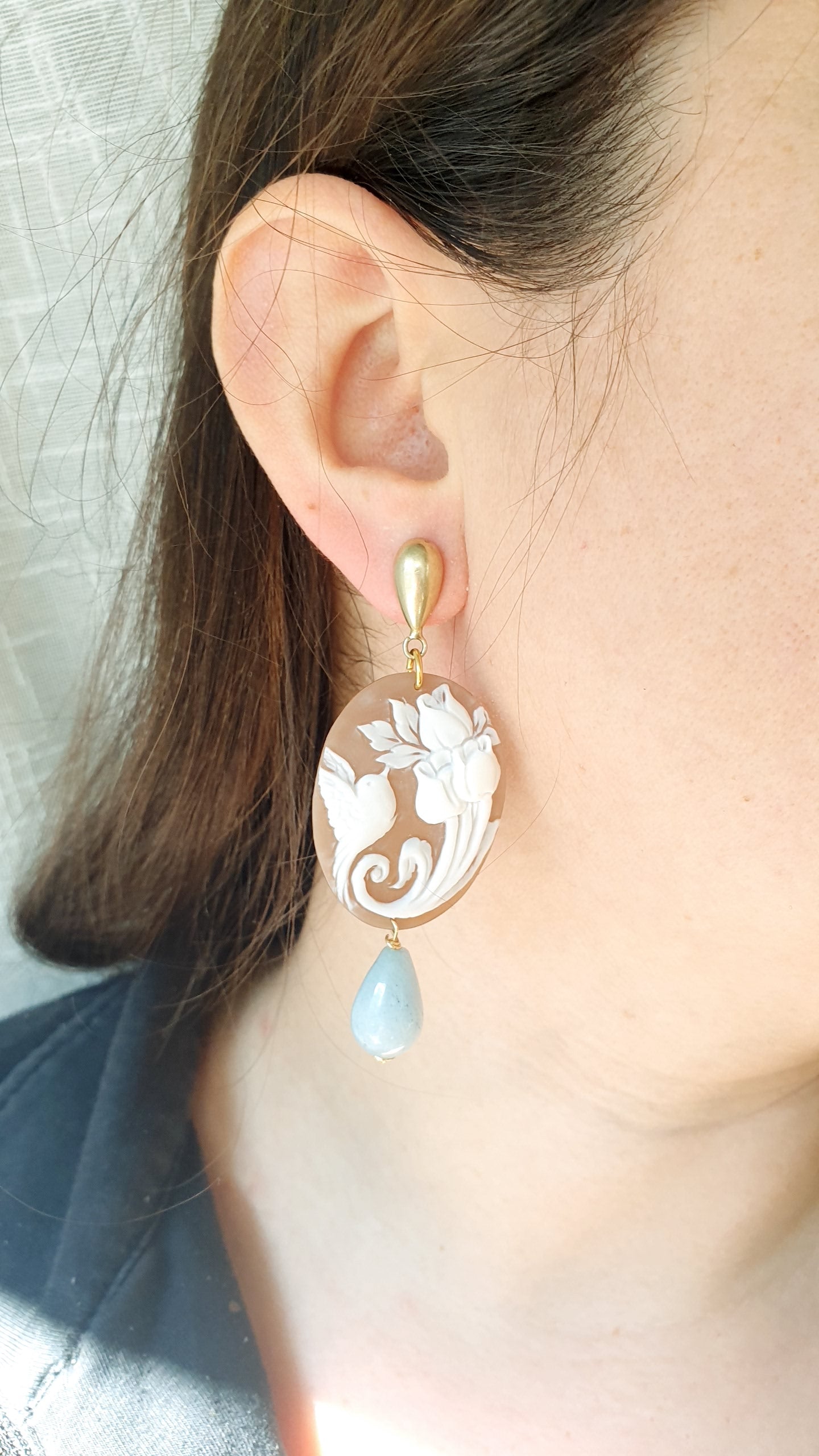 Orecchini in argento con cammeo, perla barocca, acquamarina