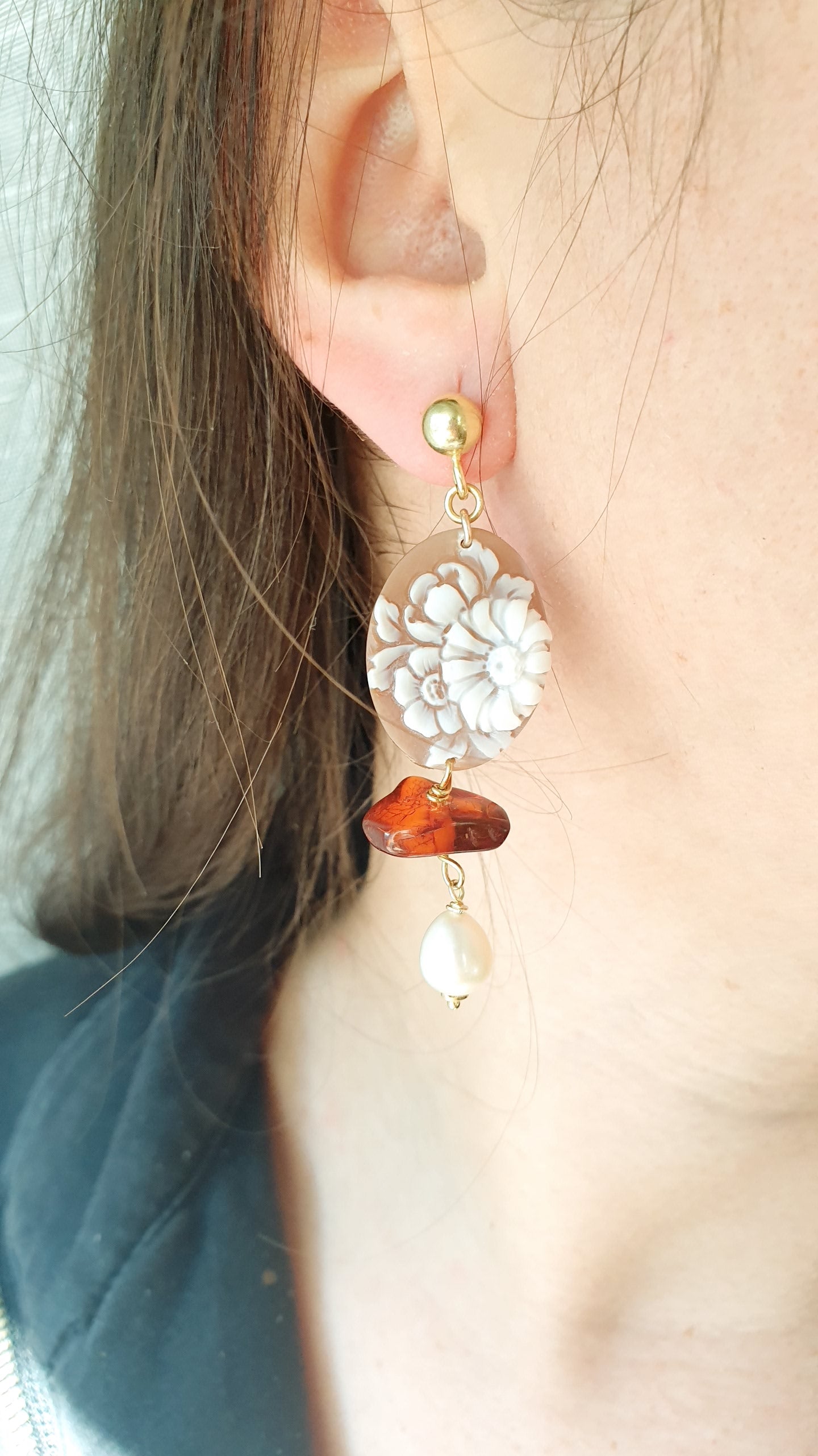 Orecchini in argento con cammeo , ambra, perle