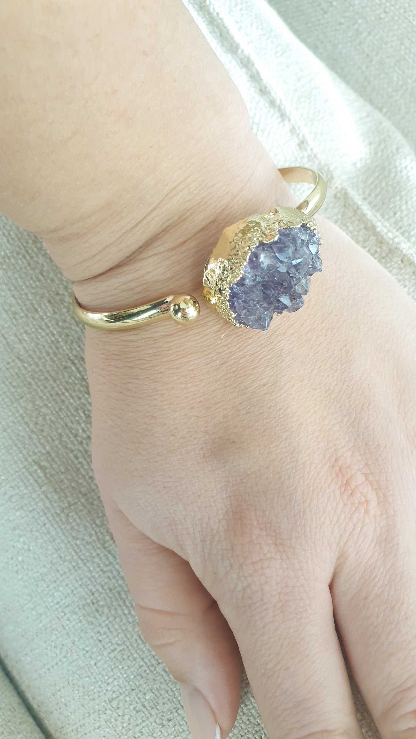 Bracciale in ottone con drusa di ametista