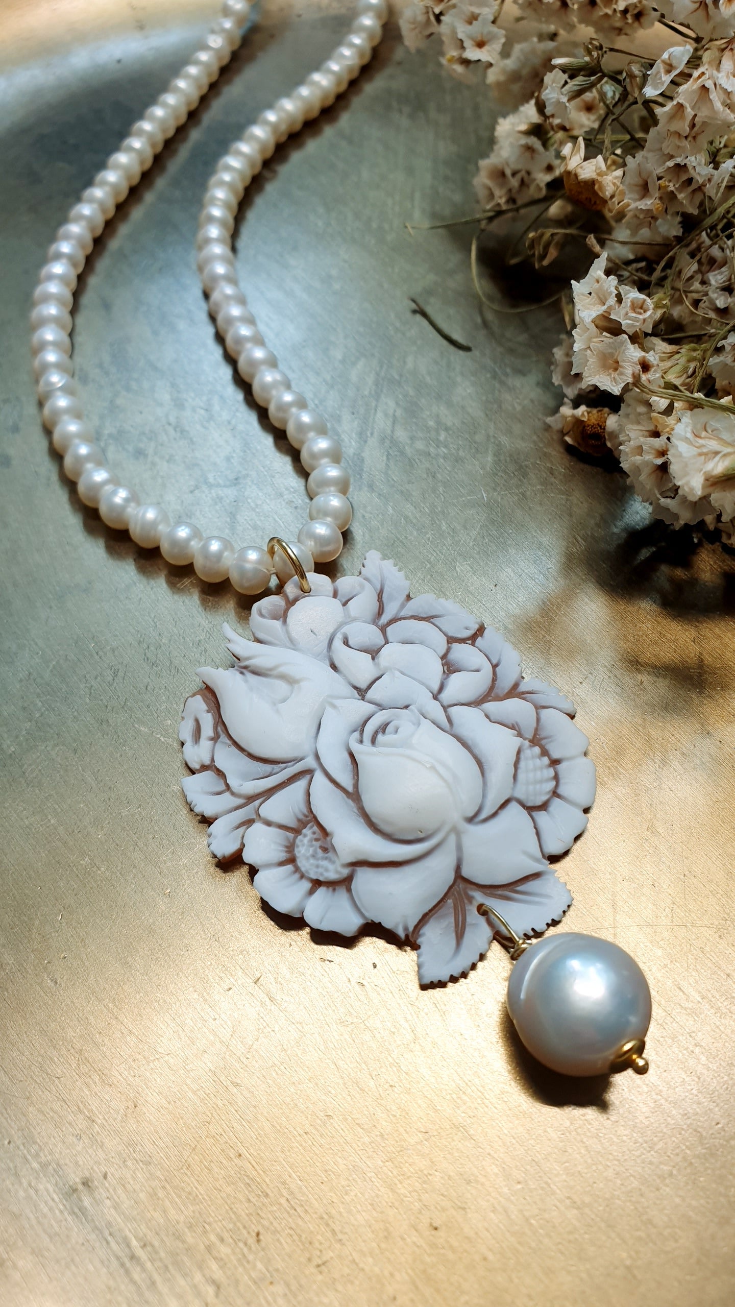Bellissimo girocollo di perle con cammeo