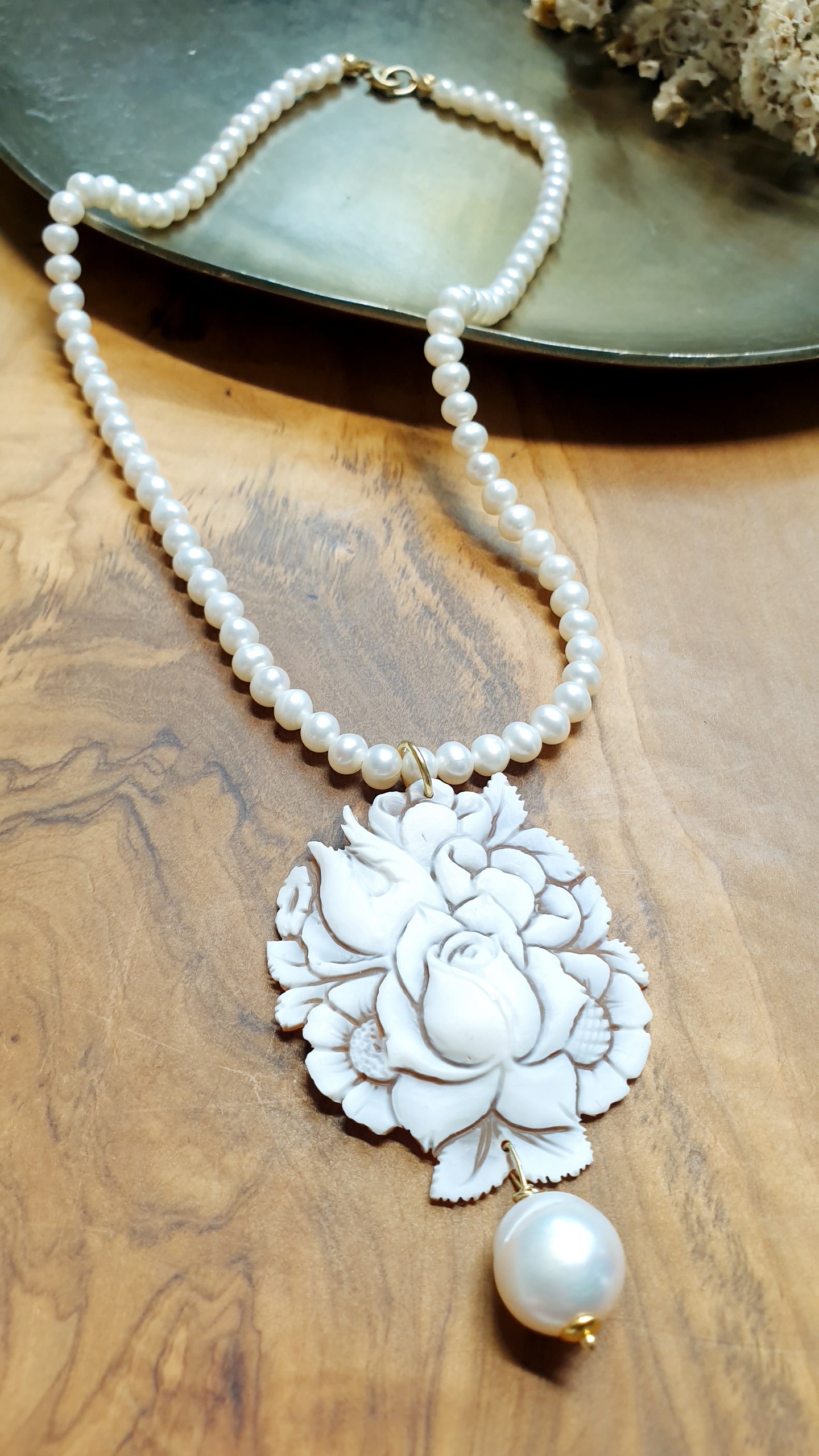 Bellissimo girocollo di perle con cammeo