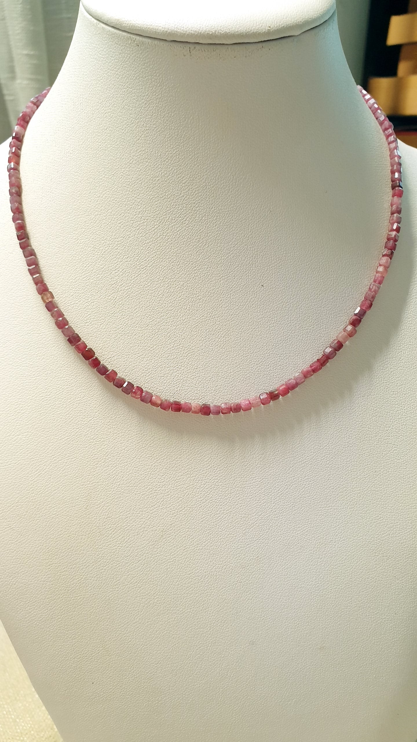 Girocollo in argento con pietre dure