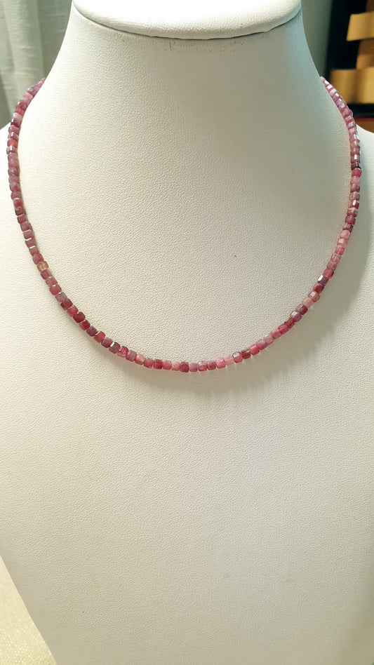 Girocollo in argento con pietre dure