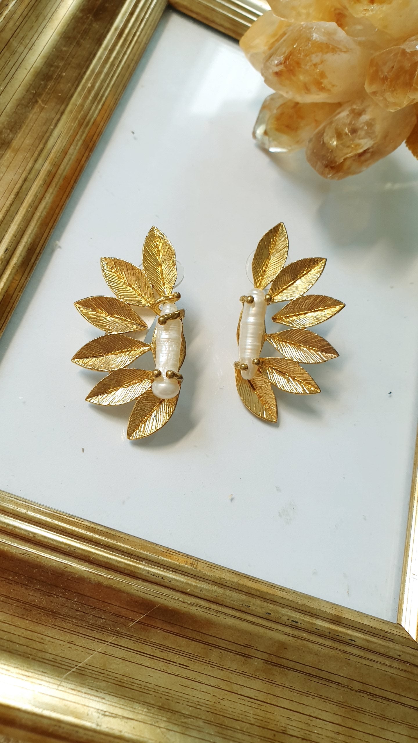 Orecchini in ottone con perle