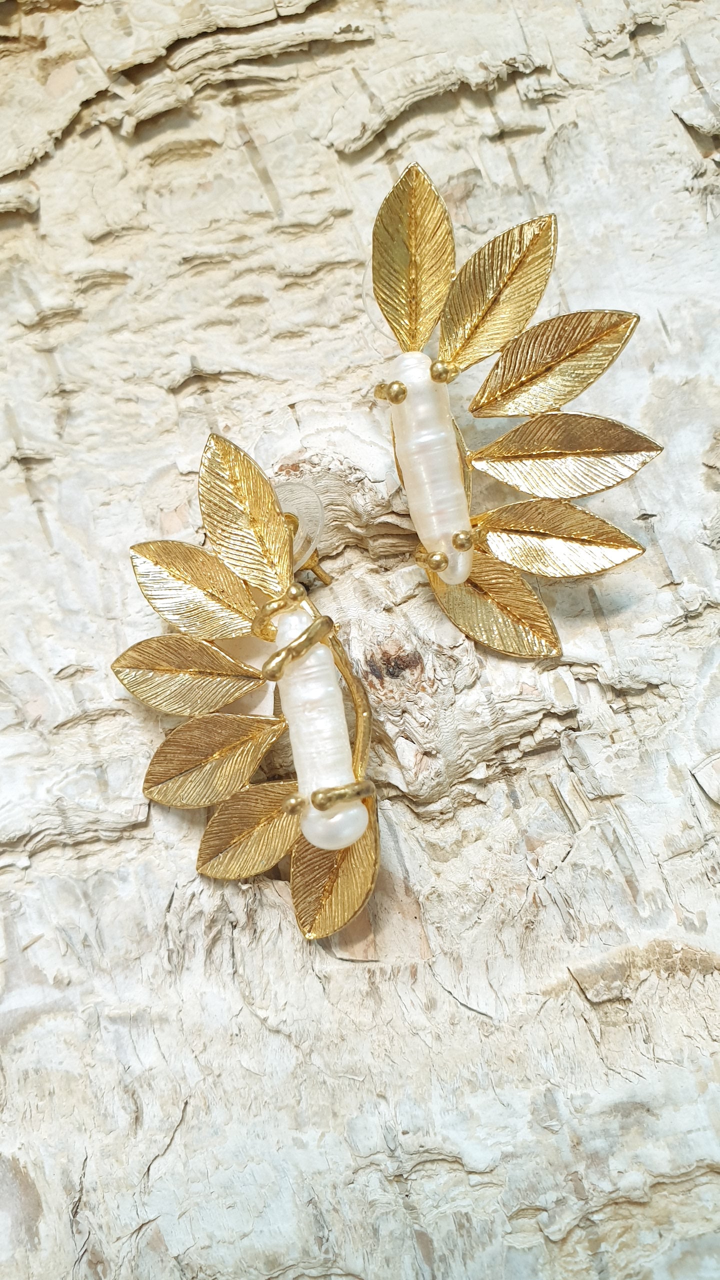 Orecchini in ottone con perle