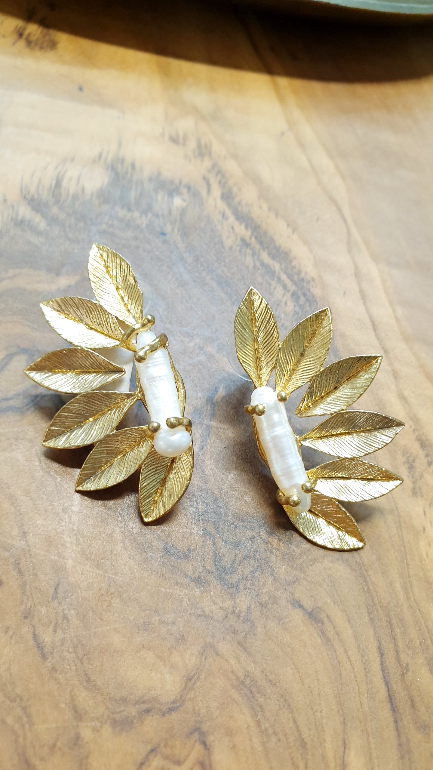 Orecchini in ottone con perle