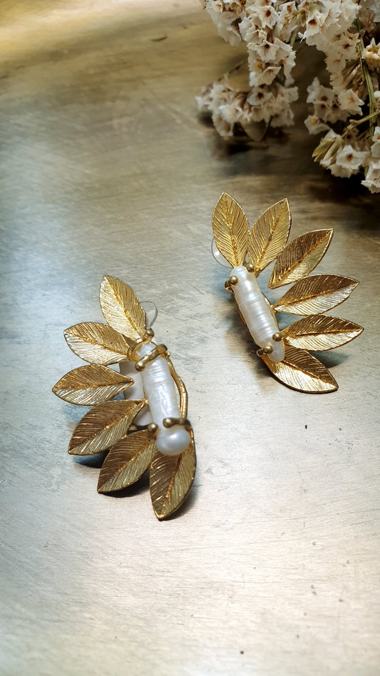 Orecchini in ottone con perle