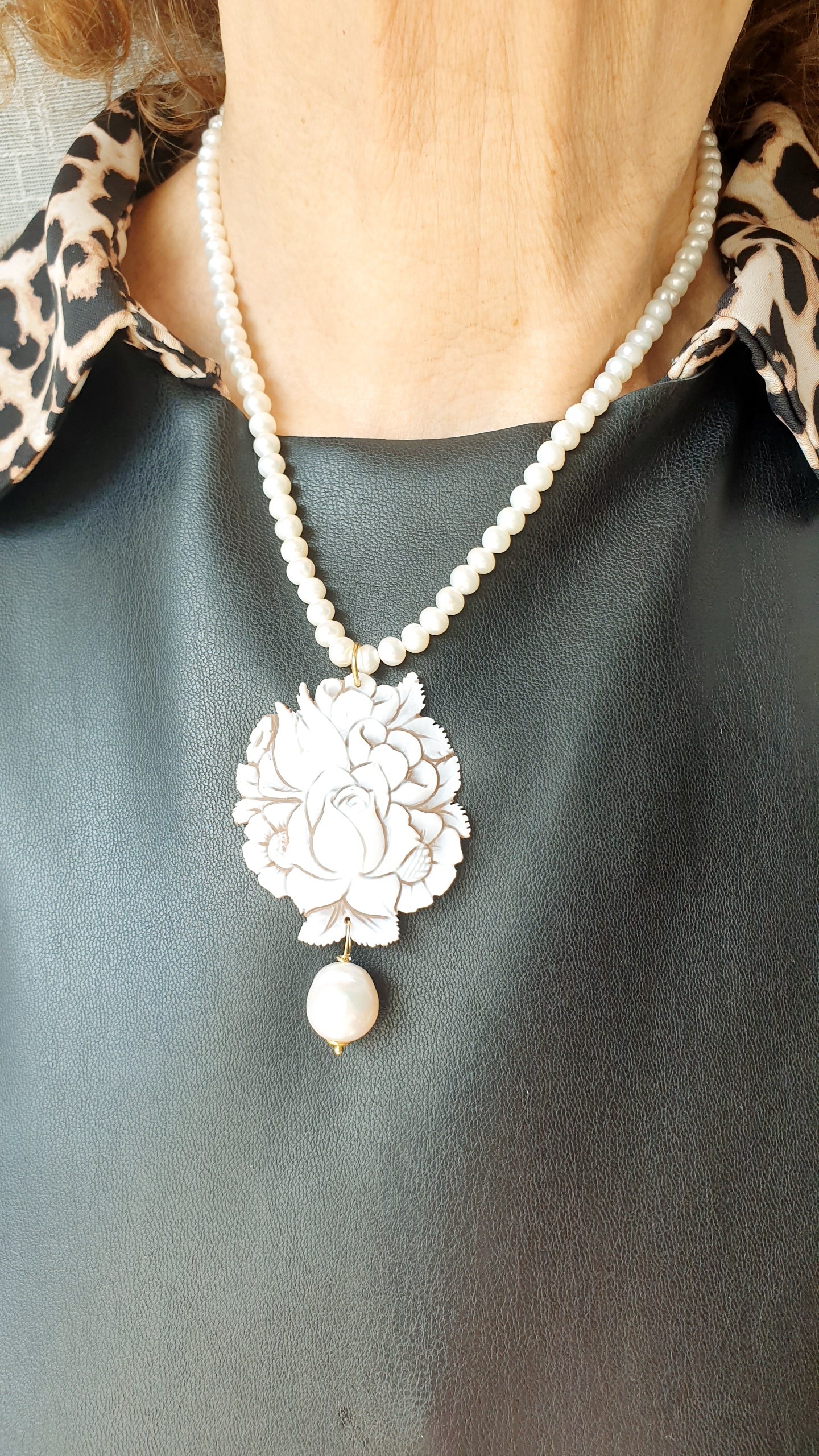Bellissimo girocollo di perle con cammeo